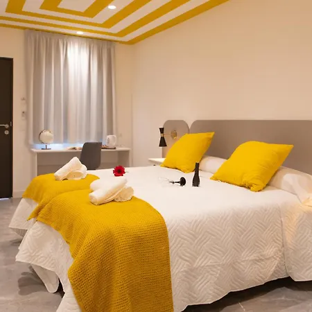 Boutique Playa Burriana * Nerja
